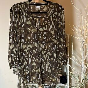 Worth 12 100% silk. Gorgeous,brown,gray, sage tropical print,flowing.Immaculate!